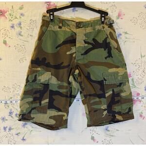 U.S. Army BDU Woodland Camo Shorts Small 26-29, Military Issue